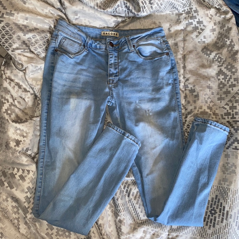 Encore Jeans Size 9 Light Blue Wash No holes